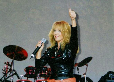 [ Toyah, Live On The Lawn: 12th August 2005 ]